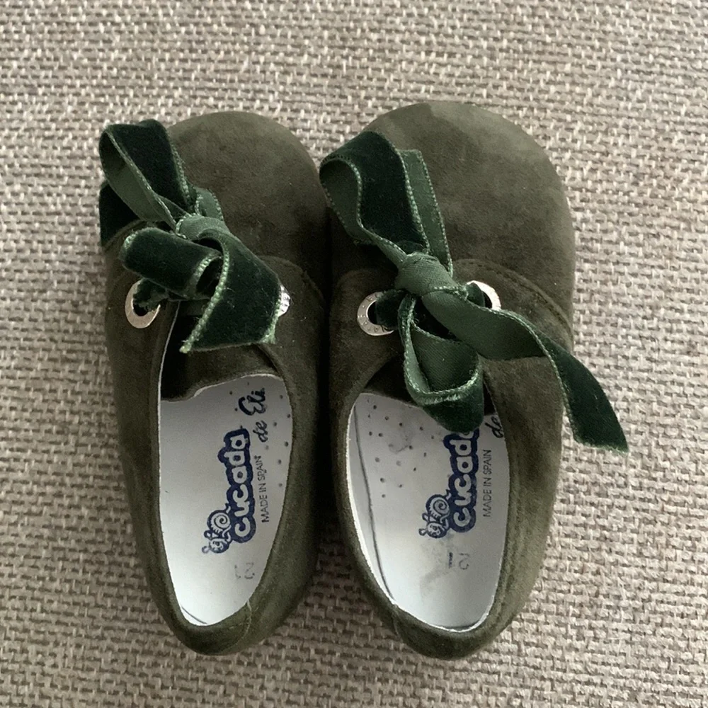 Leather shoes size 4